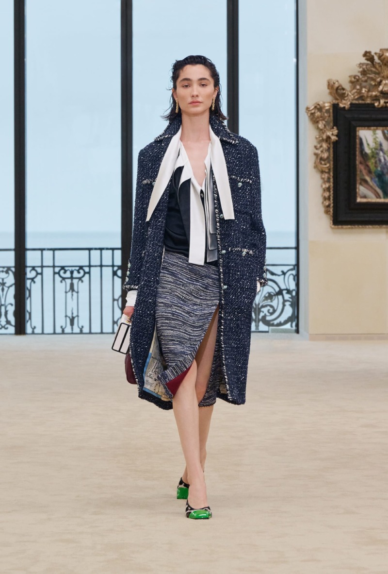 Chanel mezcla funcionalidad y elegancia costera para Cruise