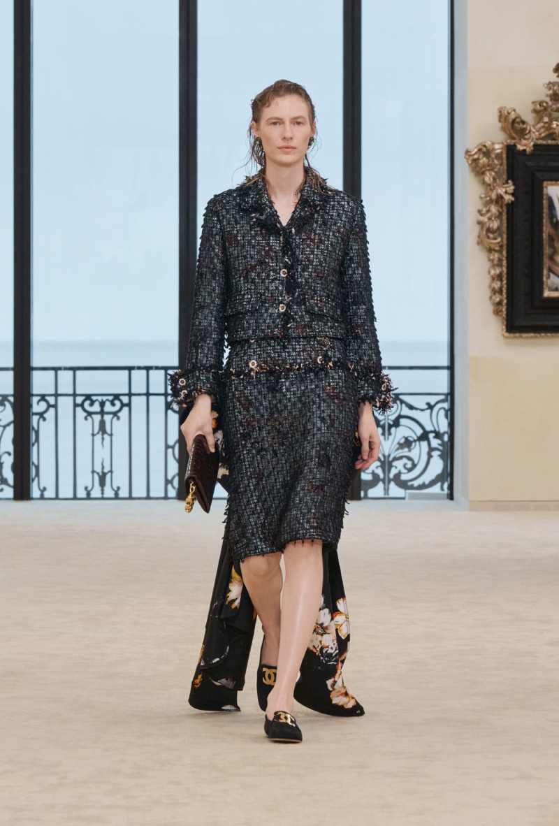 Chanel mezcla funcionalidad y elegancia costera para Cruise