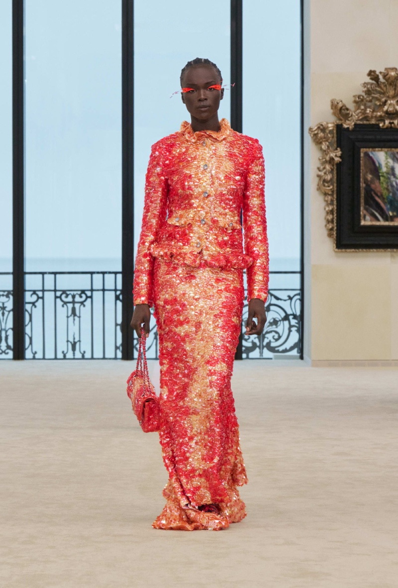 Chanel mezcla funcionalidad y elegancia costera para Cruise