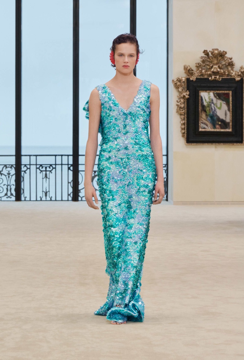 Chanel mezcla funcionalidad y elegancia costera para Cruise