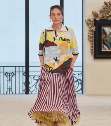 Chanel mezcla funcionalidad y elegancia costera para Cruise