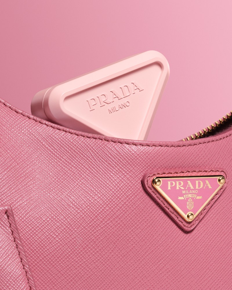 El primer blush de Prada Beauty lo usarás en todo el rostro