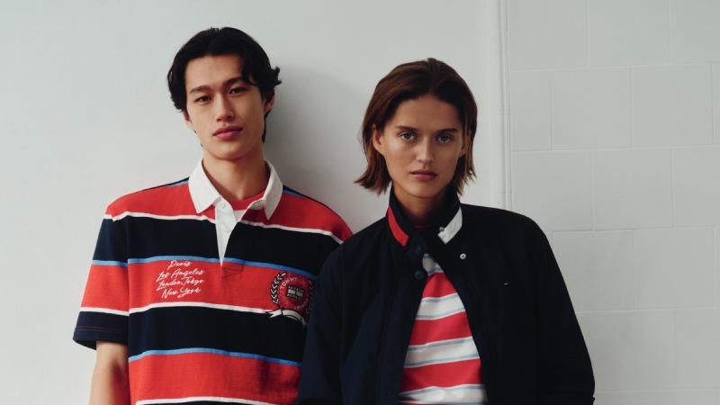 Tommy nos da el look perfecto para llevar vaqueros blancos