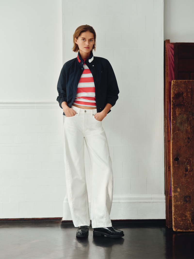 Tommy nos da el look perfecto para llevar vaqueros blancos