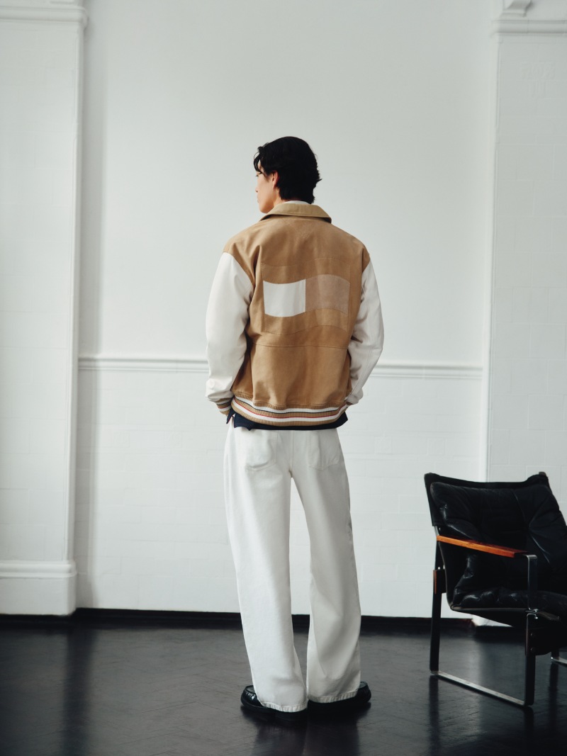 Tommy nos da el look perfecto para llevar vaqueros blancos