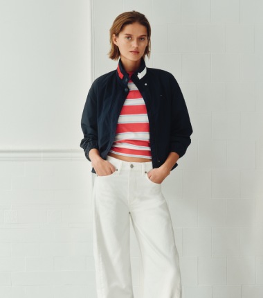Tommy nos da el look perfecto para llevar vaqueros blancos