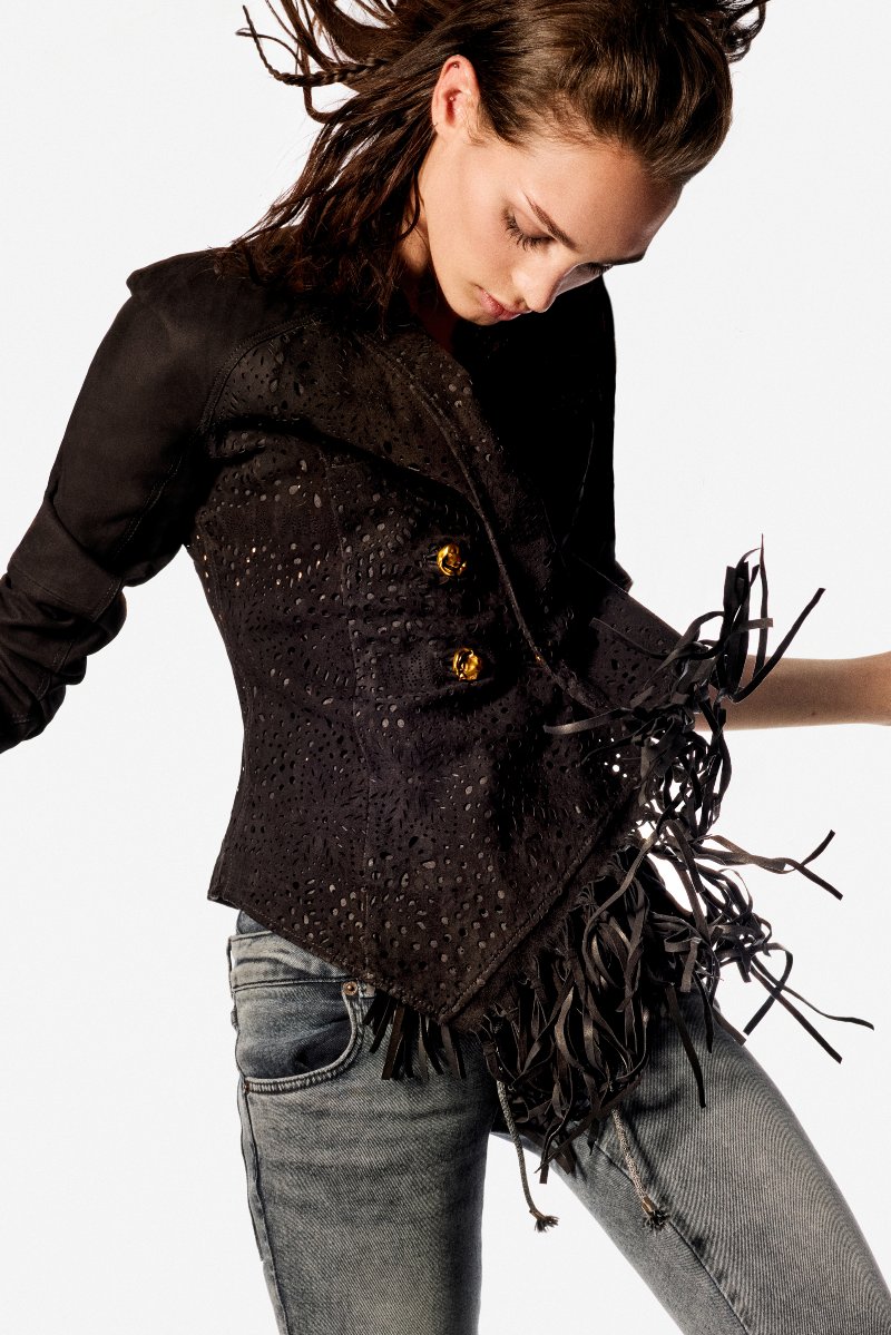 Desigual y Masha Popova desgastan el denim de forma sensual