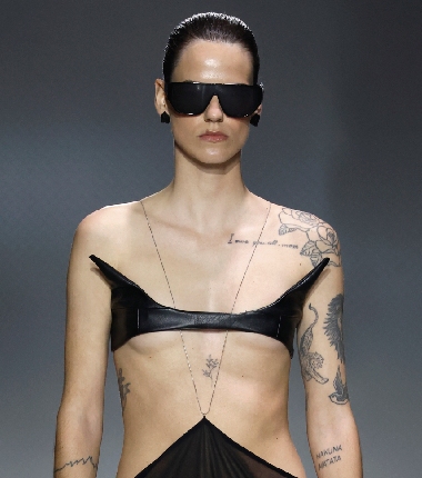 Eñaut en 080 Barcelona Fashion crea tensión visual sin ego