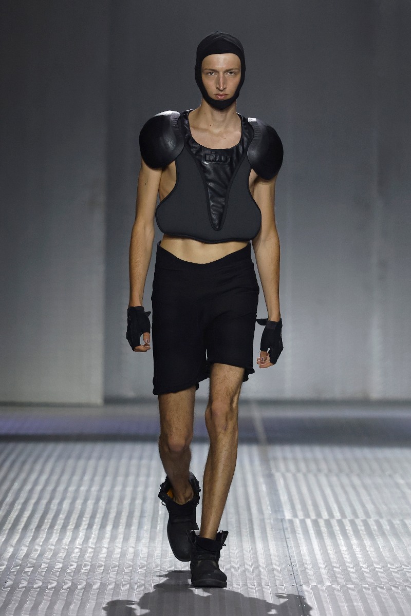 Eñaut en 080 Barcelona Fashion crea tensión visual sin ego