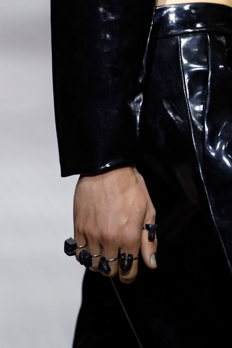 Eñaut en 080 Barcelona Fashion crea tensión visual sin ego