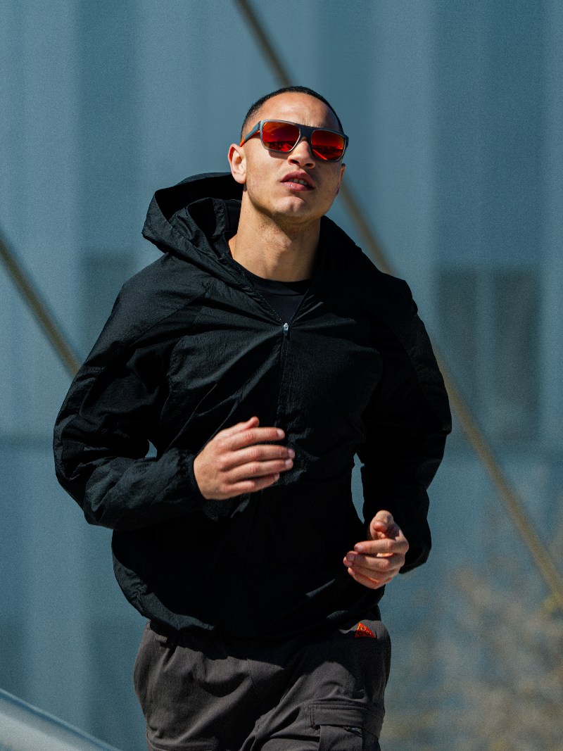 Mó se suma a la moda deportiva con gafas ligeras y urbanas