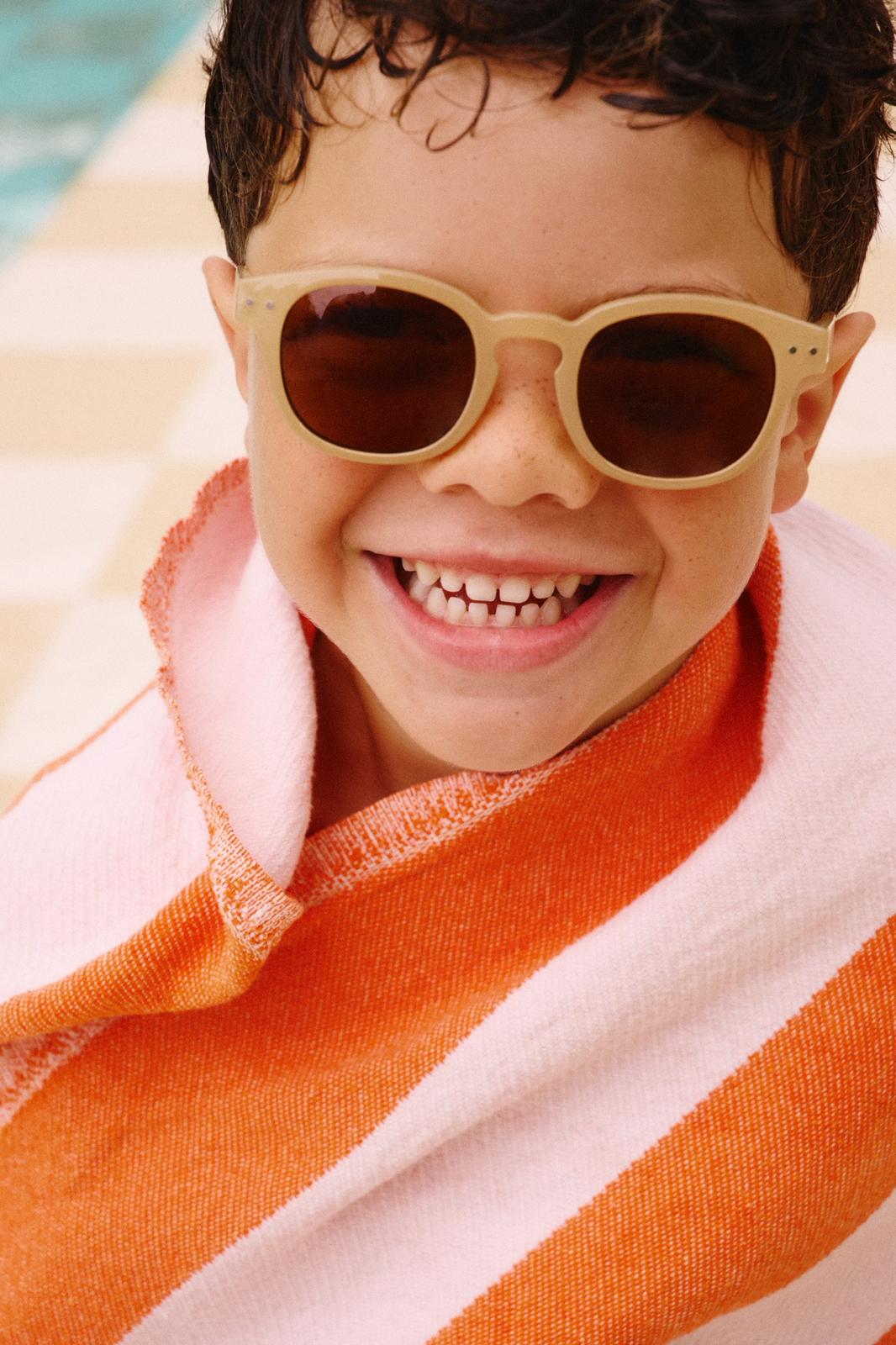 Izipizi conquista España con sus funcionales gafas cool