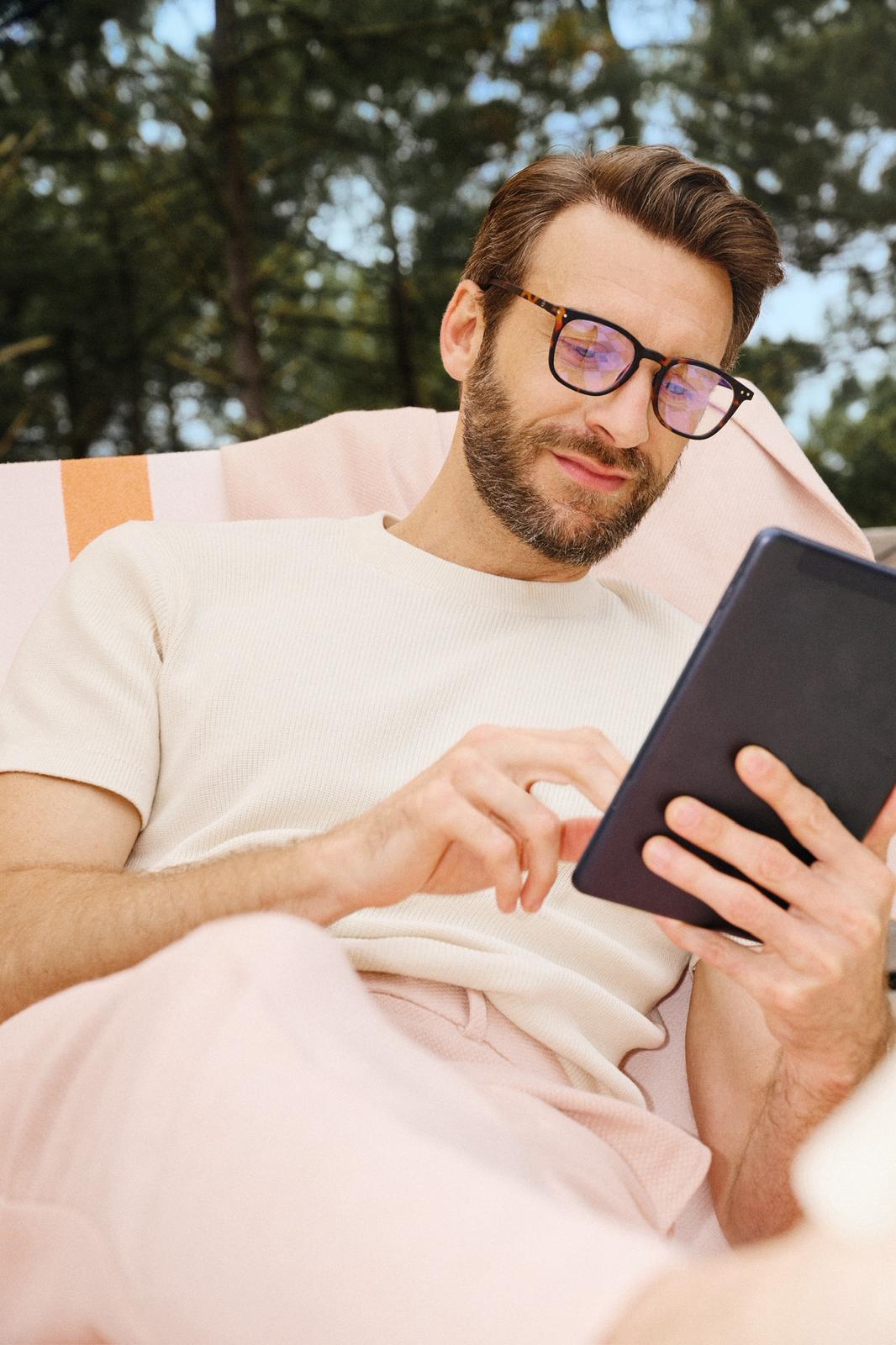 Izipizi conquista España con sus funcionales gafas cool