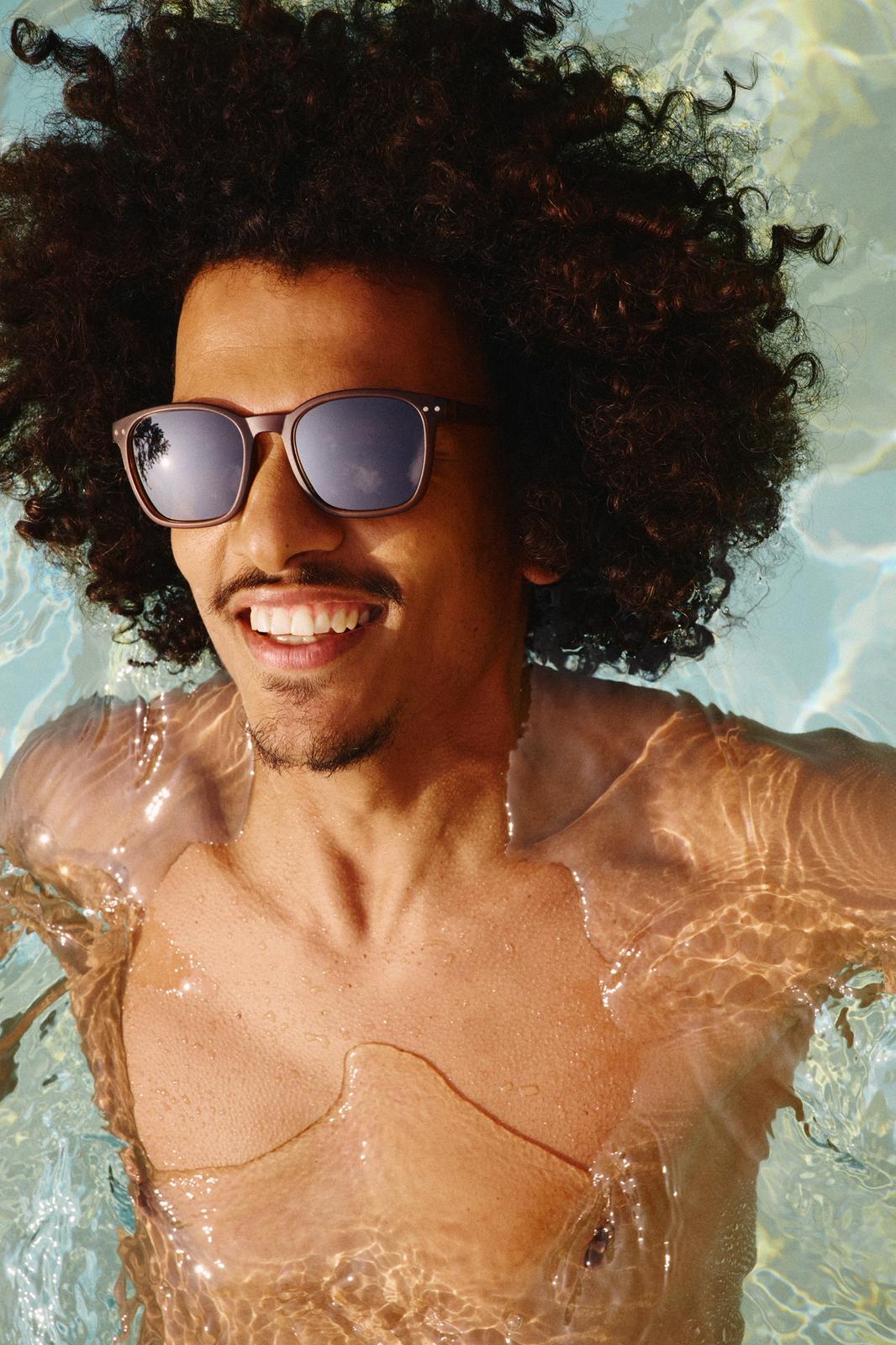 Izipizi conquista España con sus funcionales gafas cool