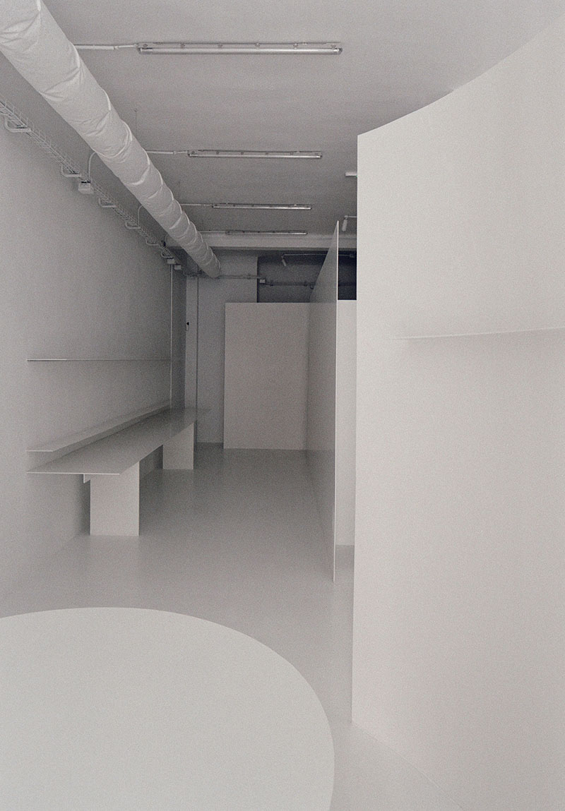 Hanghar HQ: un antiguo taller mecánico en su sede central