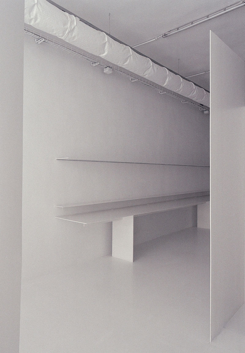 Hanghar HQ: un antiguo taller mecánico en su sede central