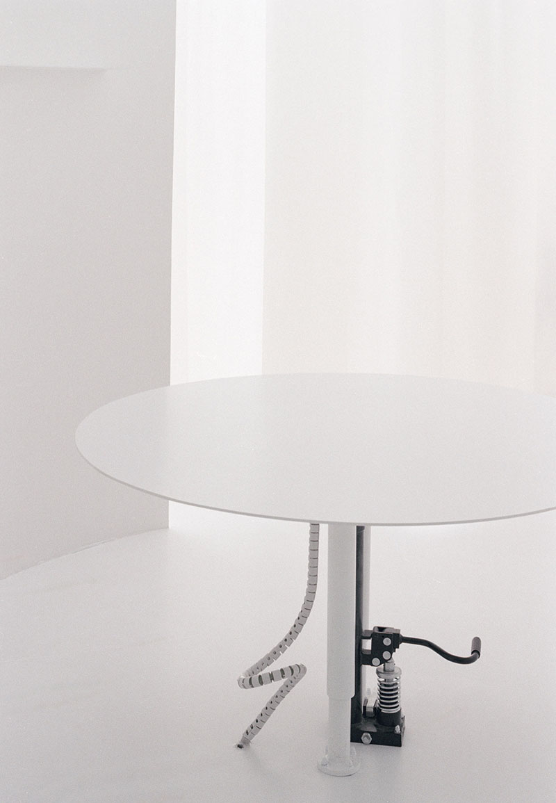 Hanghar HQ: un antiguo taller mecánico en su sede central