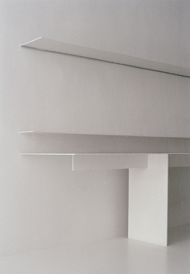 Hanghar HQ: un antiguo taller mecánico en su sede central