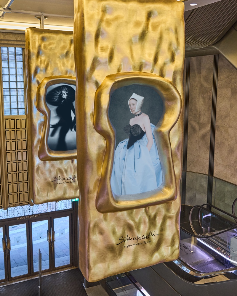 Harrods también instala su exhibición de Schiaparelli