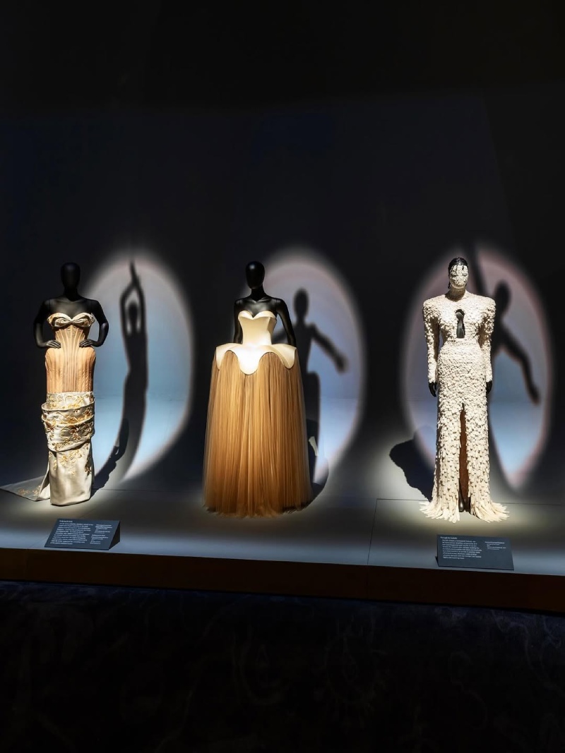 Harrods también instala su exhibición de Schiaparelli