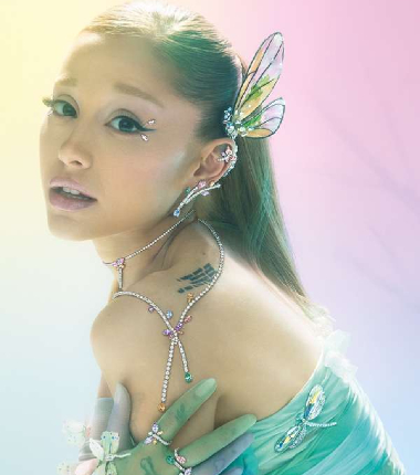 El mágico jardín de Ariana Grande con joyas de Swarovski