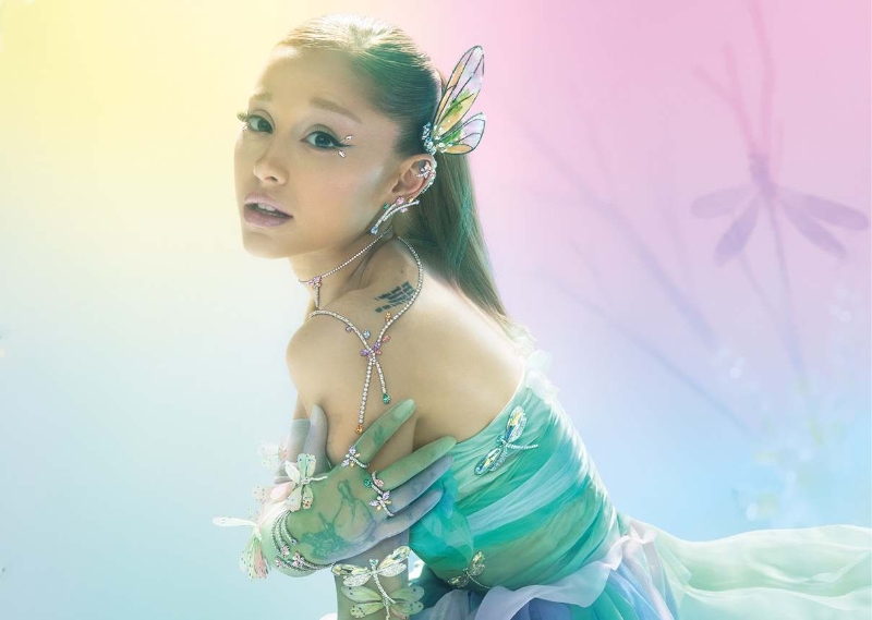 El mágico jardín de Ariana Grande con joyas de Swarovski