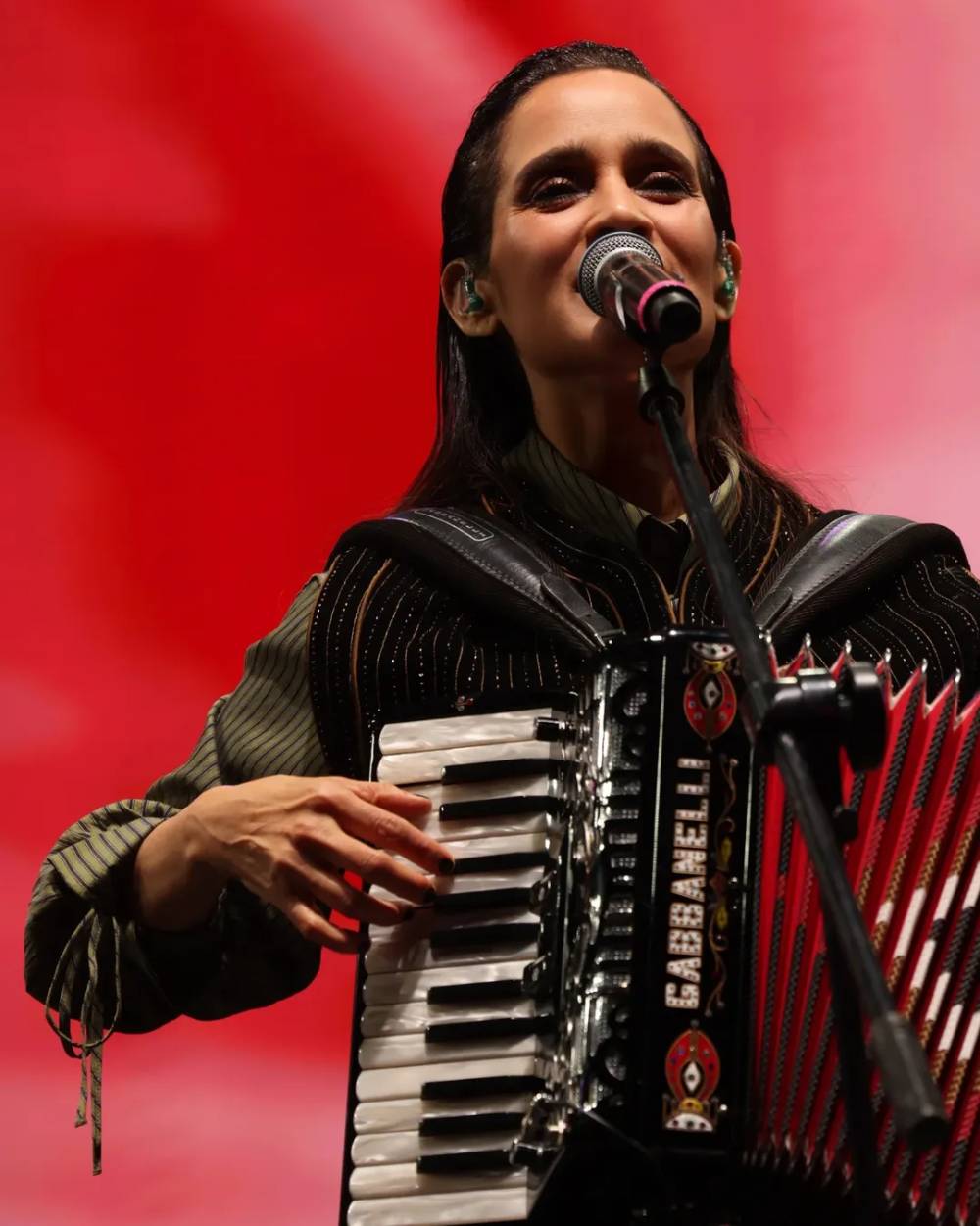 Julieta Venegas y Yahritza presentan la canción La Línea
