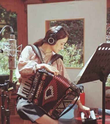 Julieta Venegas y Yahritza presentan la canción La Línea