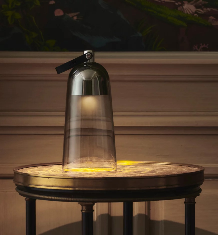 La falda Corolle de Dior convertida en lámpara