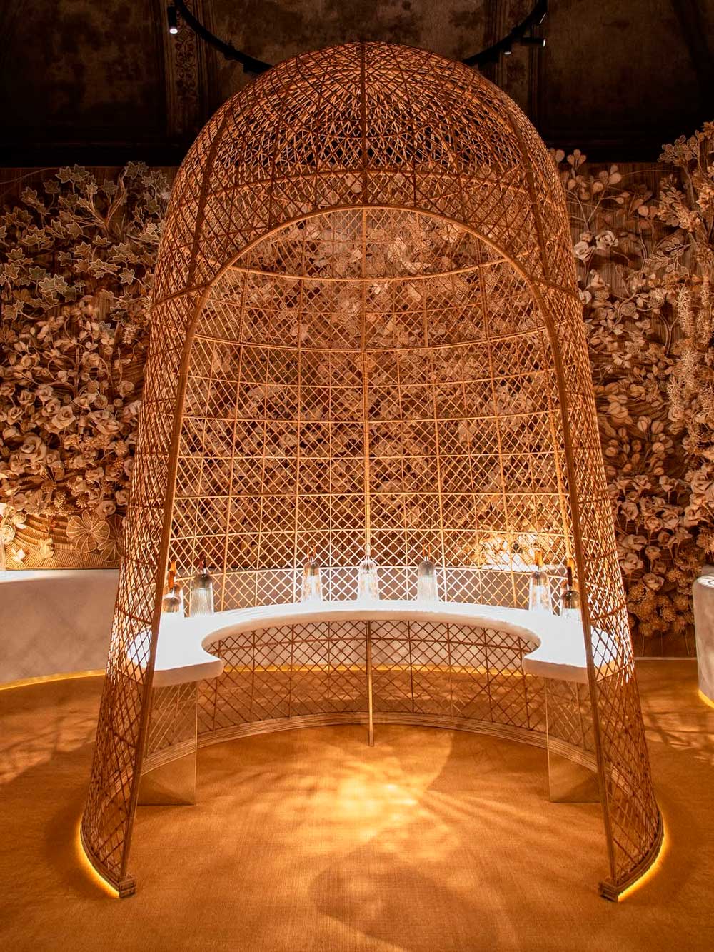 La falda Corolle de Dior convertida en lámpara