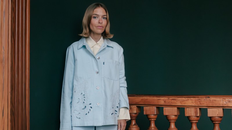 Elisa Boto y Louie Akinwale stylean lo nuevo de Levi's