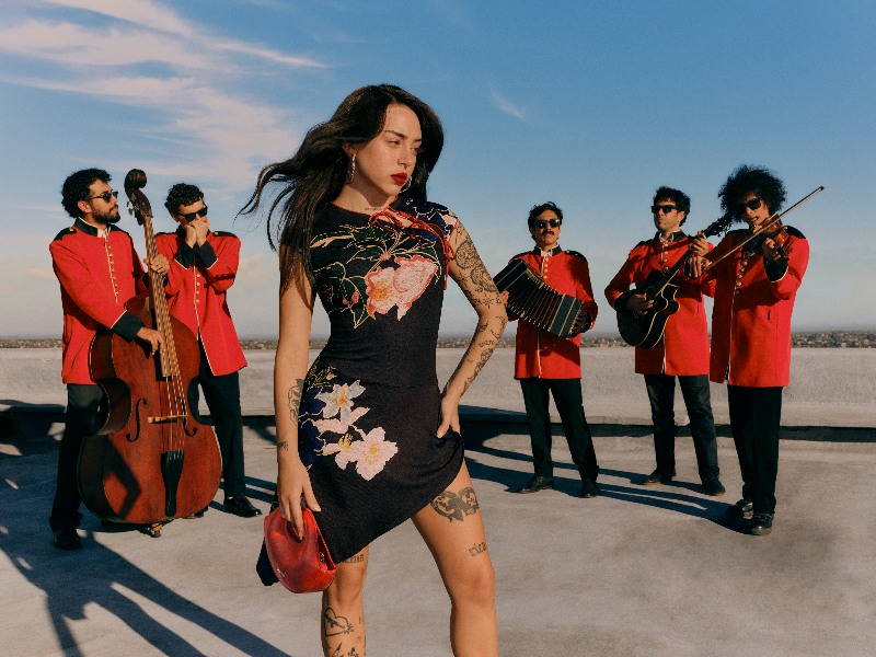 Desigual es el amuleto de suerte y estilo de Nicki Nicole