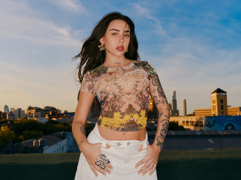 Desigual es el amuleto de suerte y estilo de Nicki Nicole