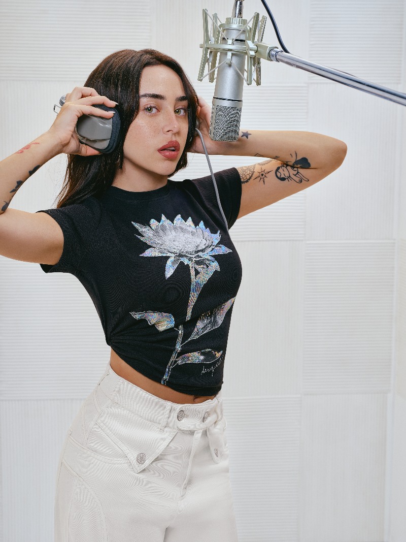 Desigual es el amuleto de suerte y estilo de Nicki Nicole