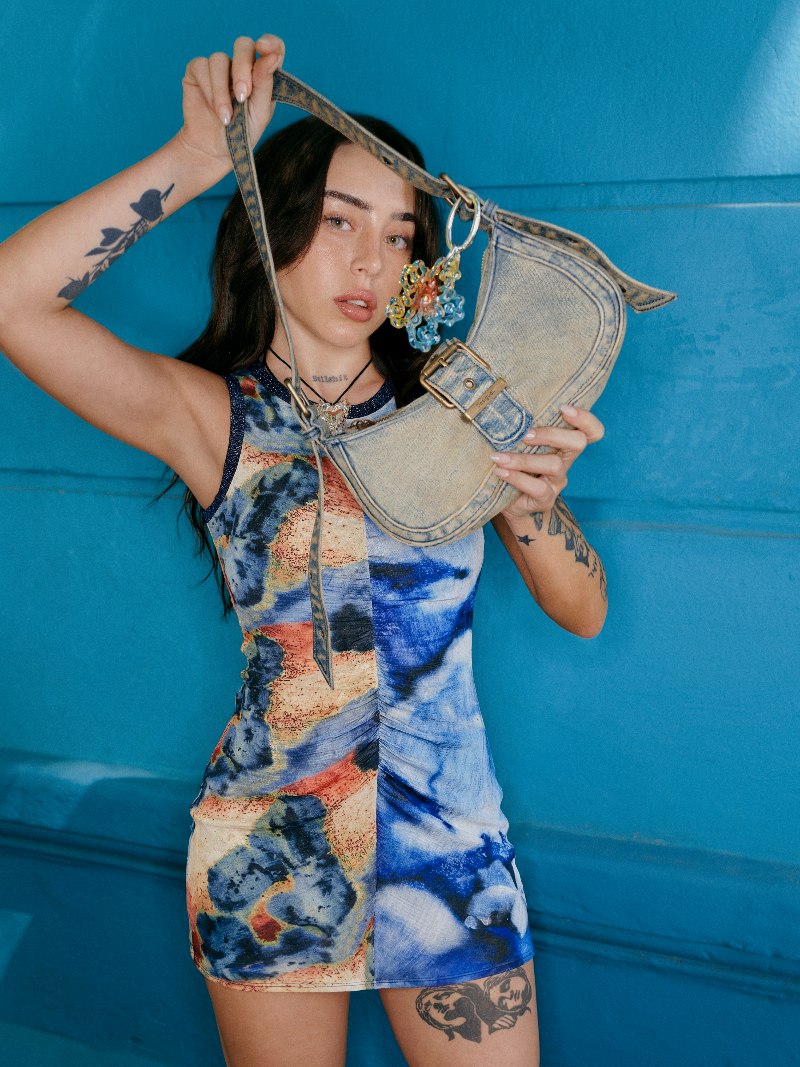 Desigual es el amuleto de suerte y estilo de Nicki Nicole