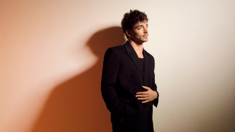 Charles Leclerc conduce y gana con el equipo L’Oréal Paris