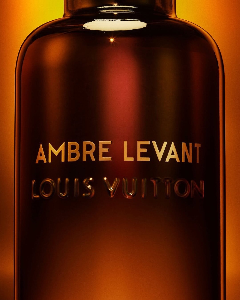 Louis Vuitton pinta un atardecer oriental con ámbar y Oud