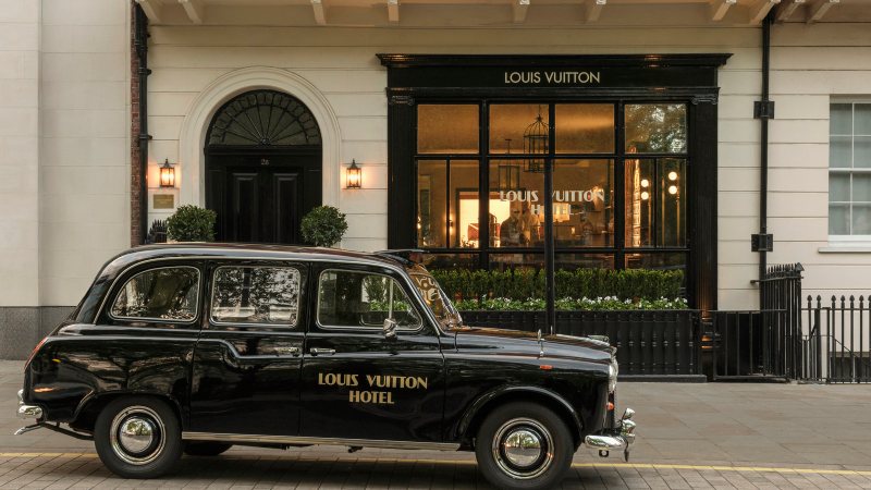 Los bolsos de Louis Vuitton convertidos en hotel londinense