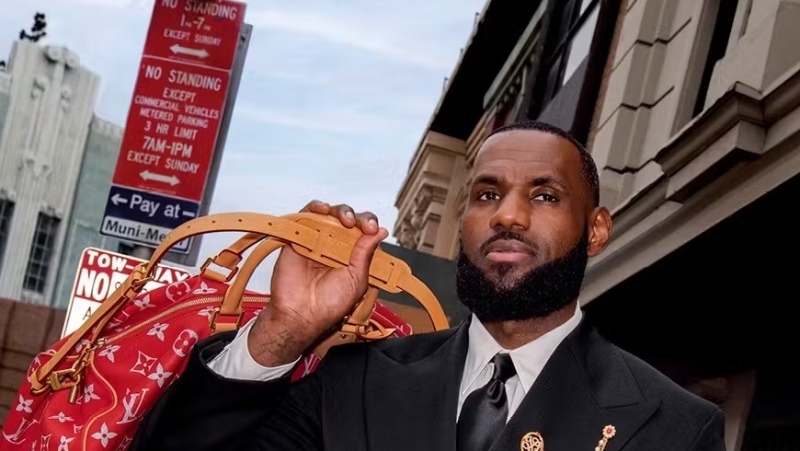 Esto es lo que los famosos llevan dentro de su Speedy P9