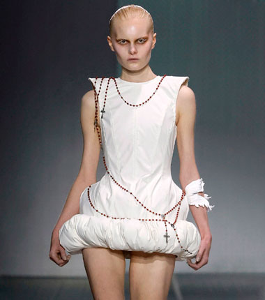 Moda de autor con narrativa visual en 080 Barcelona Fashion