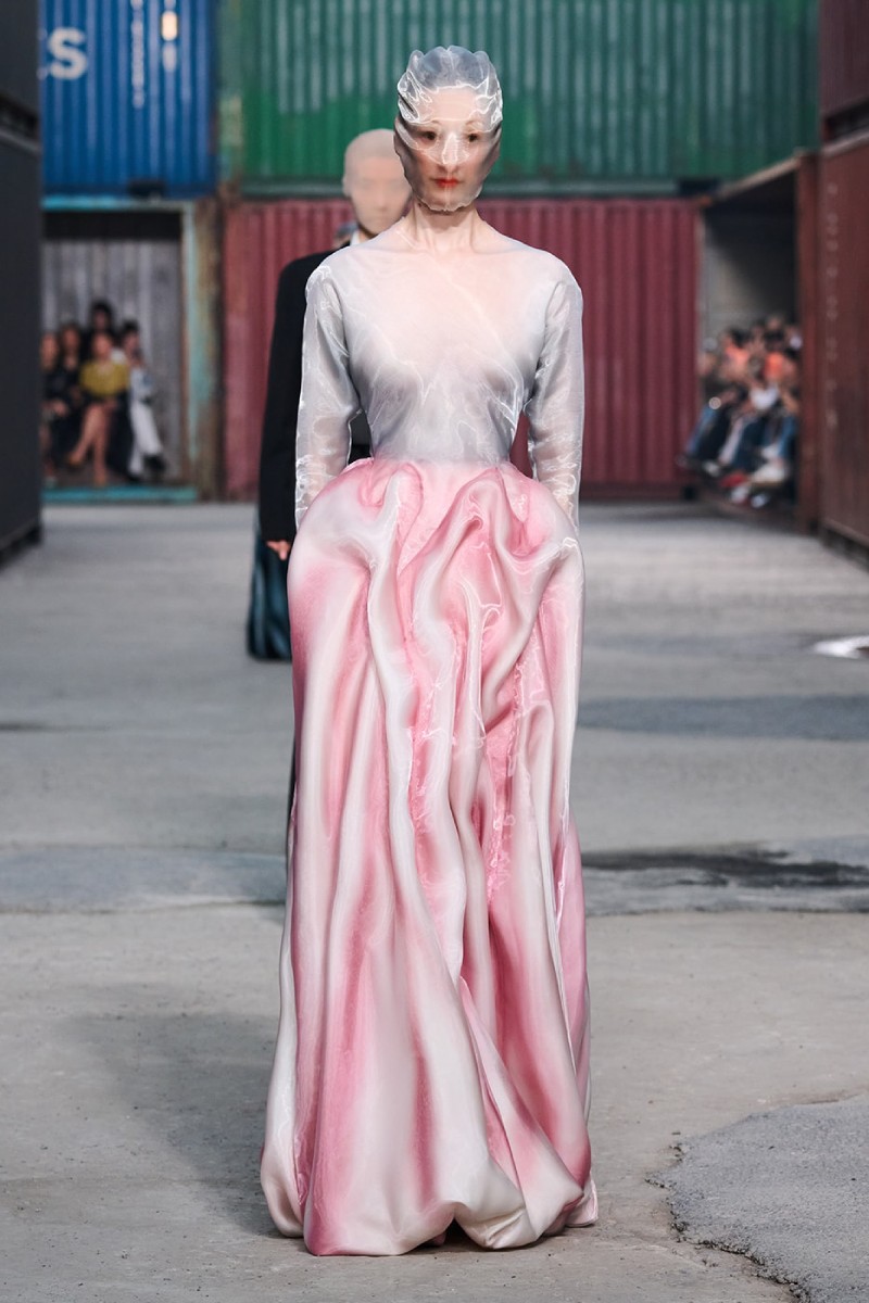 Glenn Martens continúa con su avant-garde para Margiela