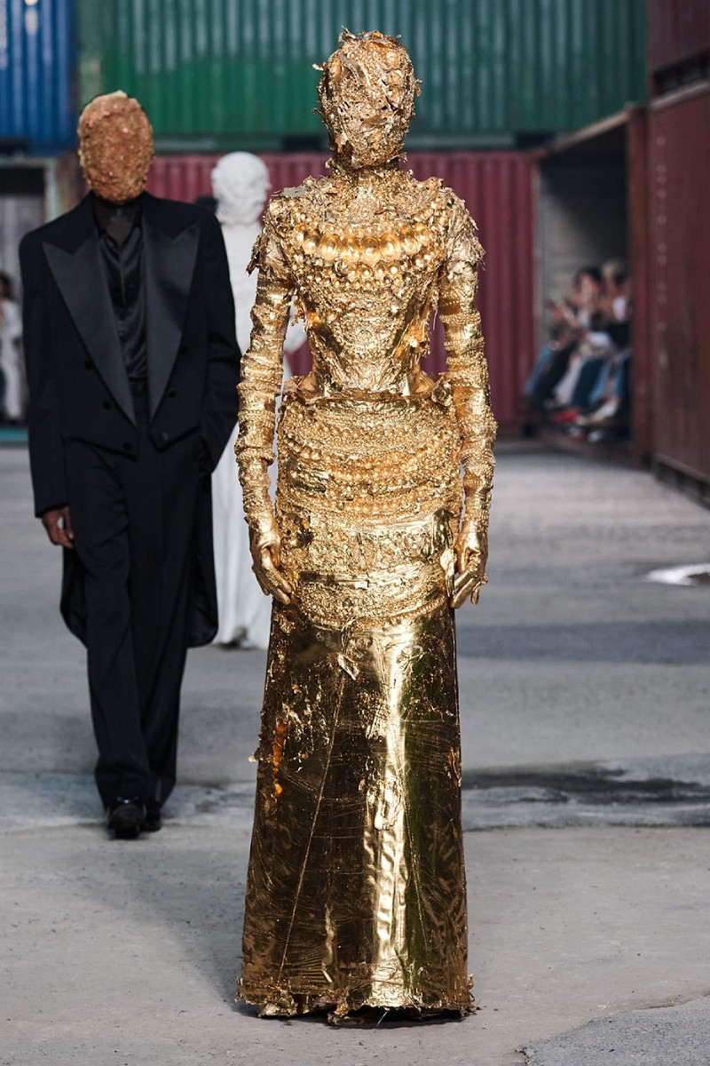 Glenn Martens continúa con su avant-garde para Margiela