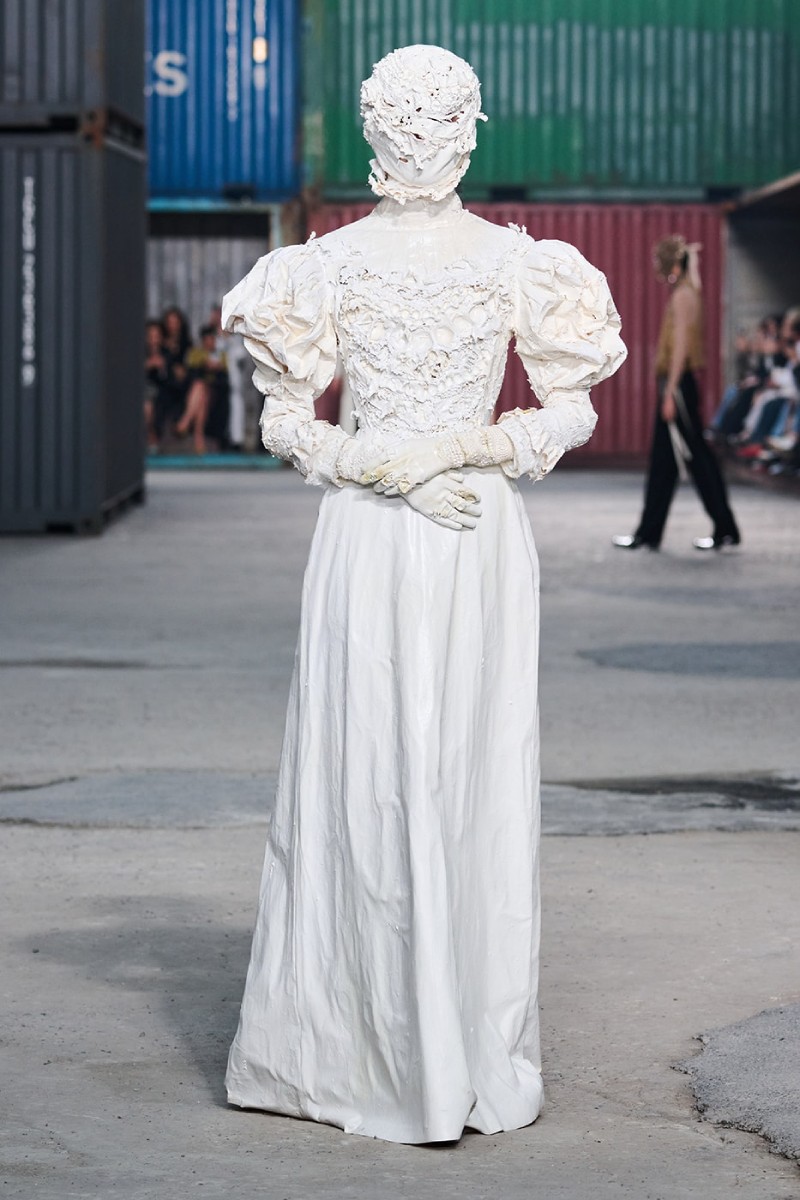 Glenn Martens continúa con su avant-garde para Margiela