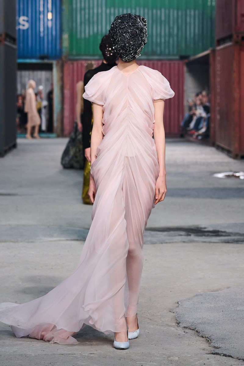 Glenn Martens continúa con su avant-garde para Margiela