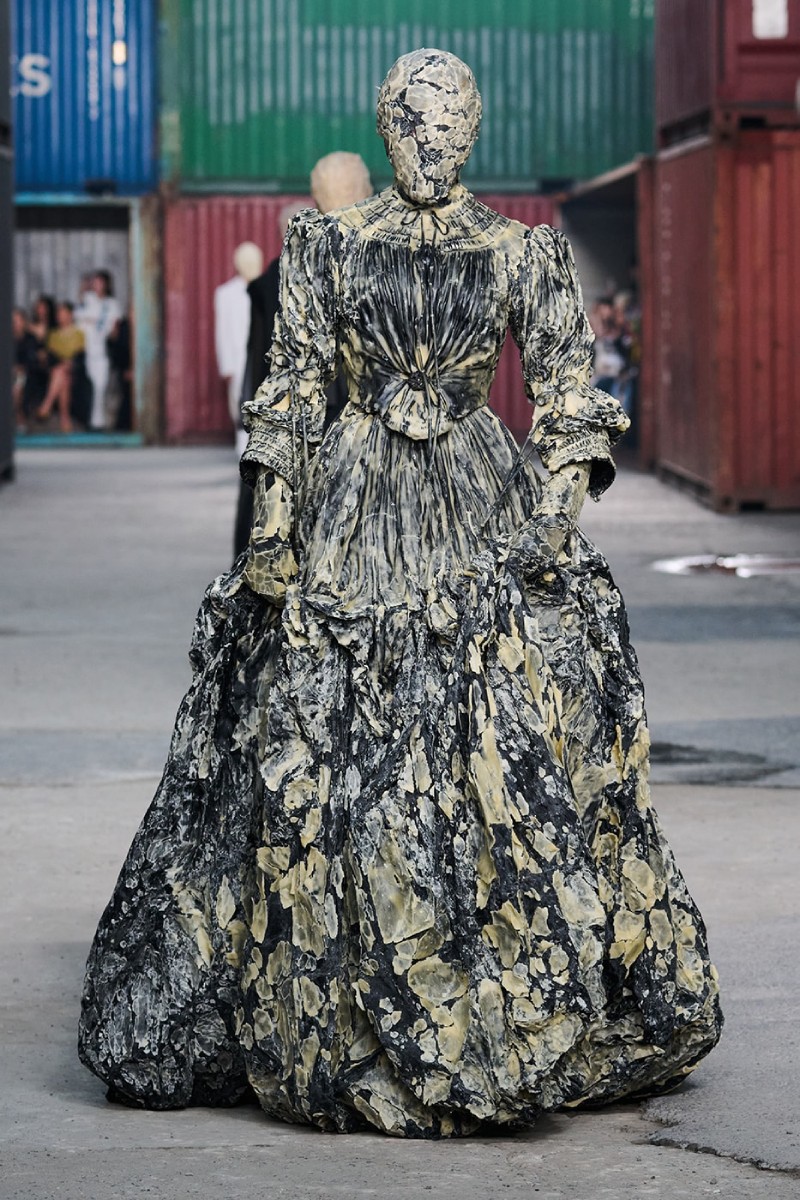 Glenn Martens continúa con su avant-garde para Margiela