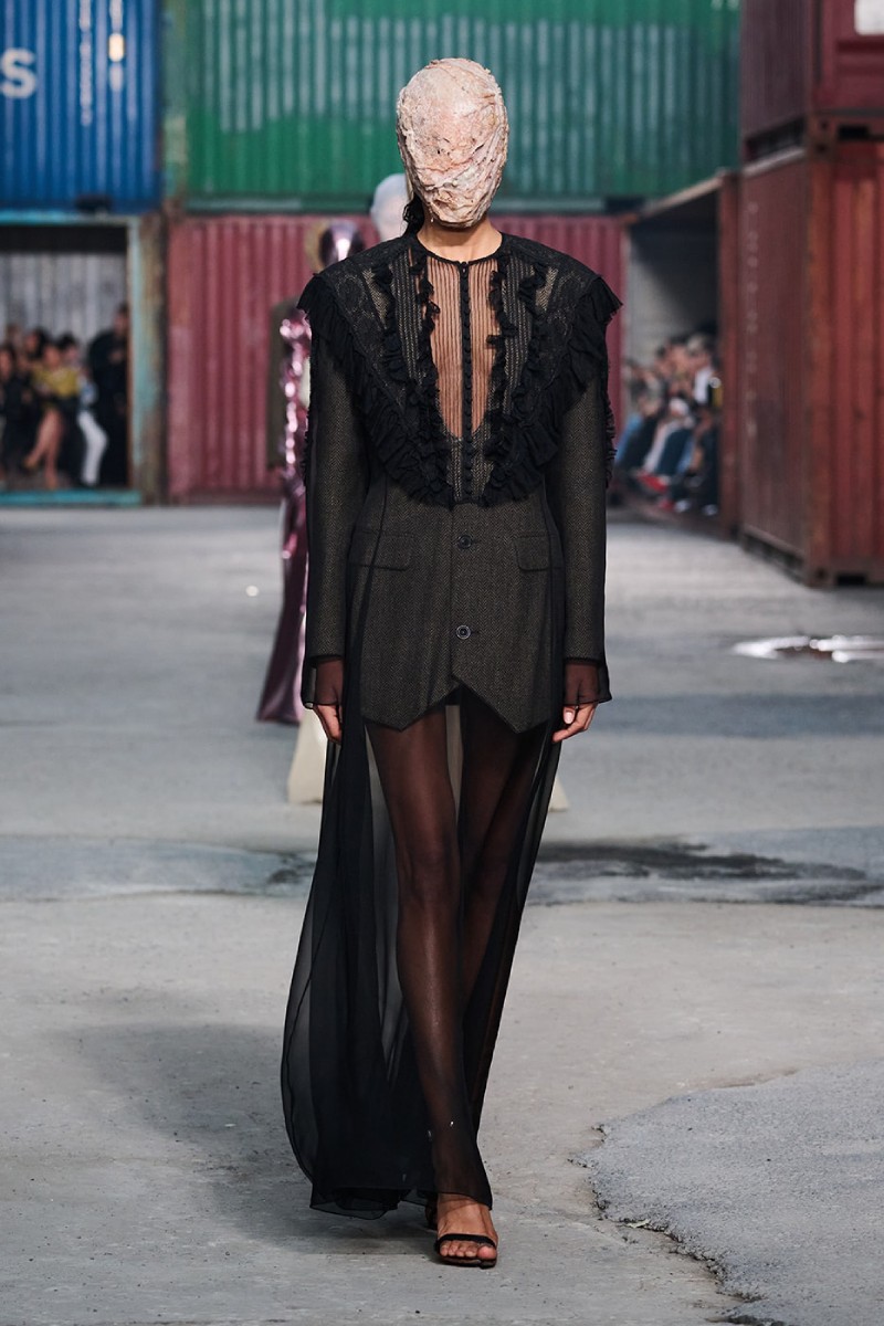 Glenn Martens continúa con su avant-garde para Margiela