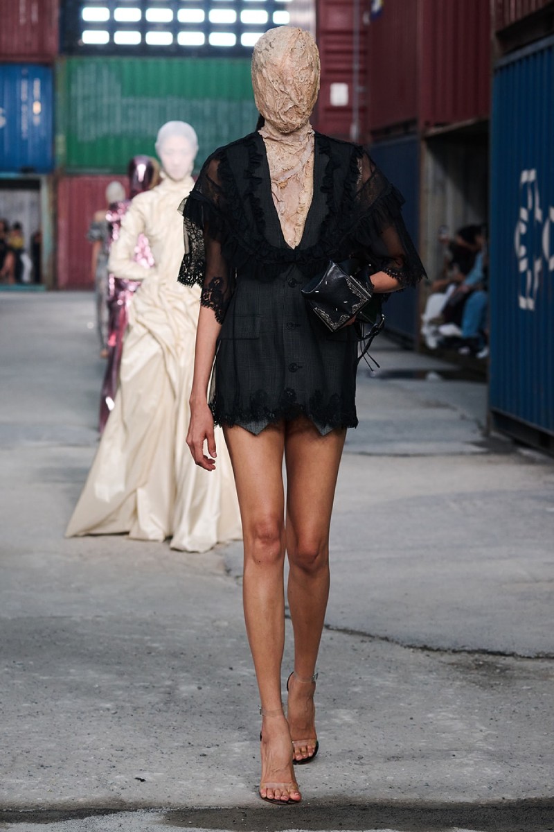 Glenn Martens continúa con su avant-garde para Margiela