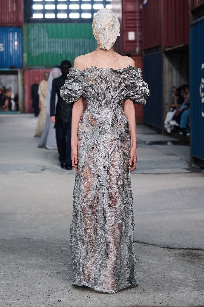 Glenn Martens continúa con su avant-garde para Margiela