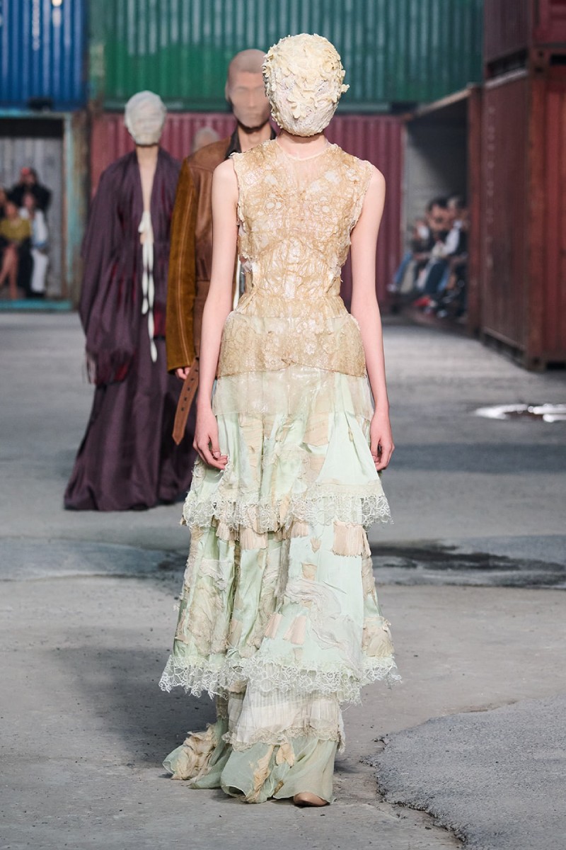 Glenn Martens continúa con su avant-garde para Margiela