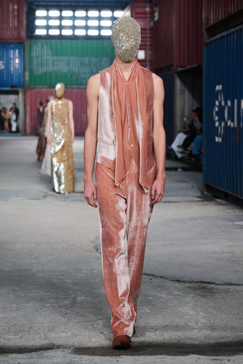 Glenn Martens continúa con su avant-garde para Margiela